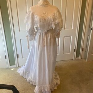 Elegant White Lace Wedding Dress